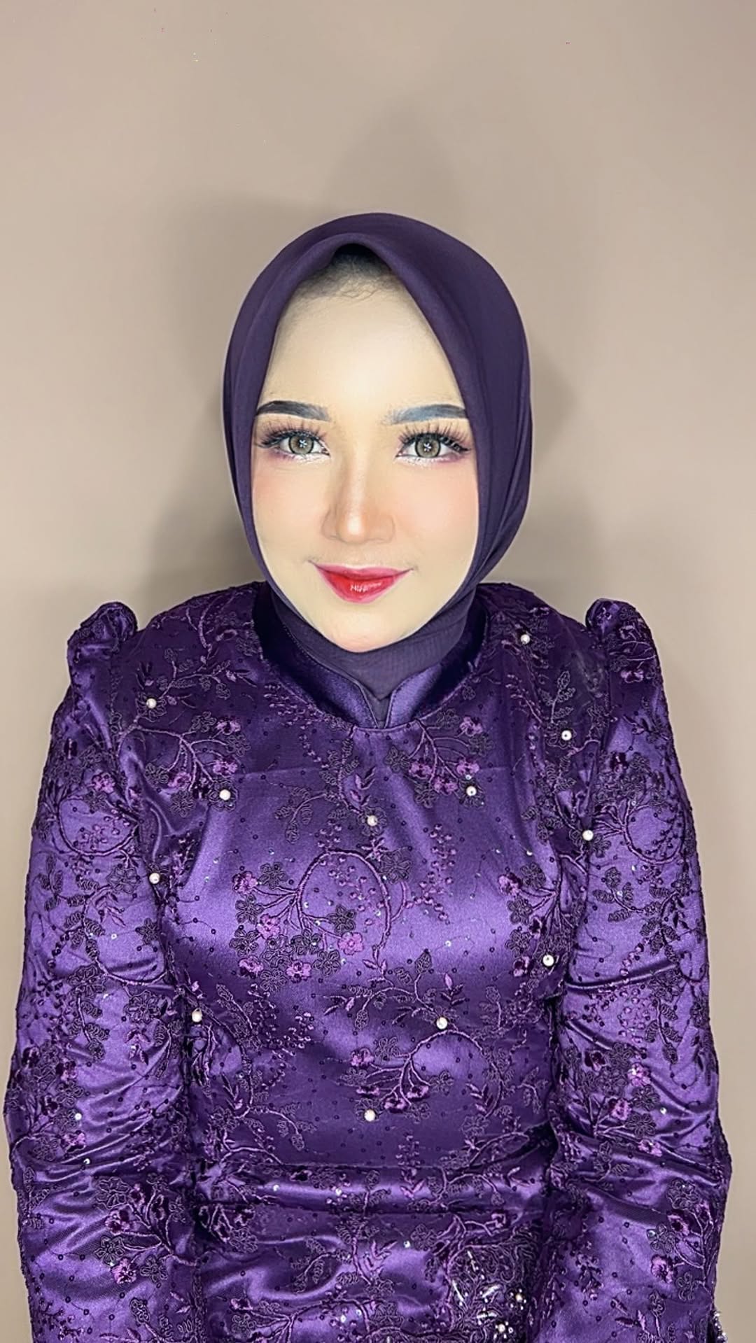 Siapa yang suka makeup cantik, elegant dan mewah😍😍
Yuk segera booking👇
Info 082272864242
#makeupartist #makeuptunangan #makeupnikah #makeupnikahan #makeupnikahaceh #makeupwisuda #makeupwisudabandaaceh #makeuptunangan #makeupnikah #makeupnikahbandaaceh #adataceh #makeupresepsi #makeupresepsibandaaceh #makeupbandaaceh #makeupnatural #makeupbarbie #pelaminan #pelaminanaceh #unsyiah #hantarannikah #hantaranaceh