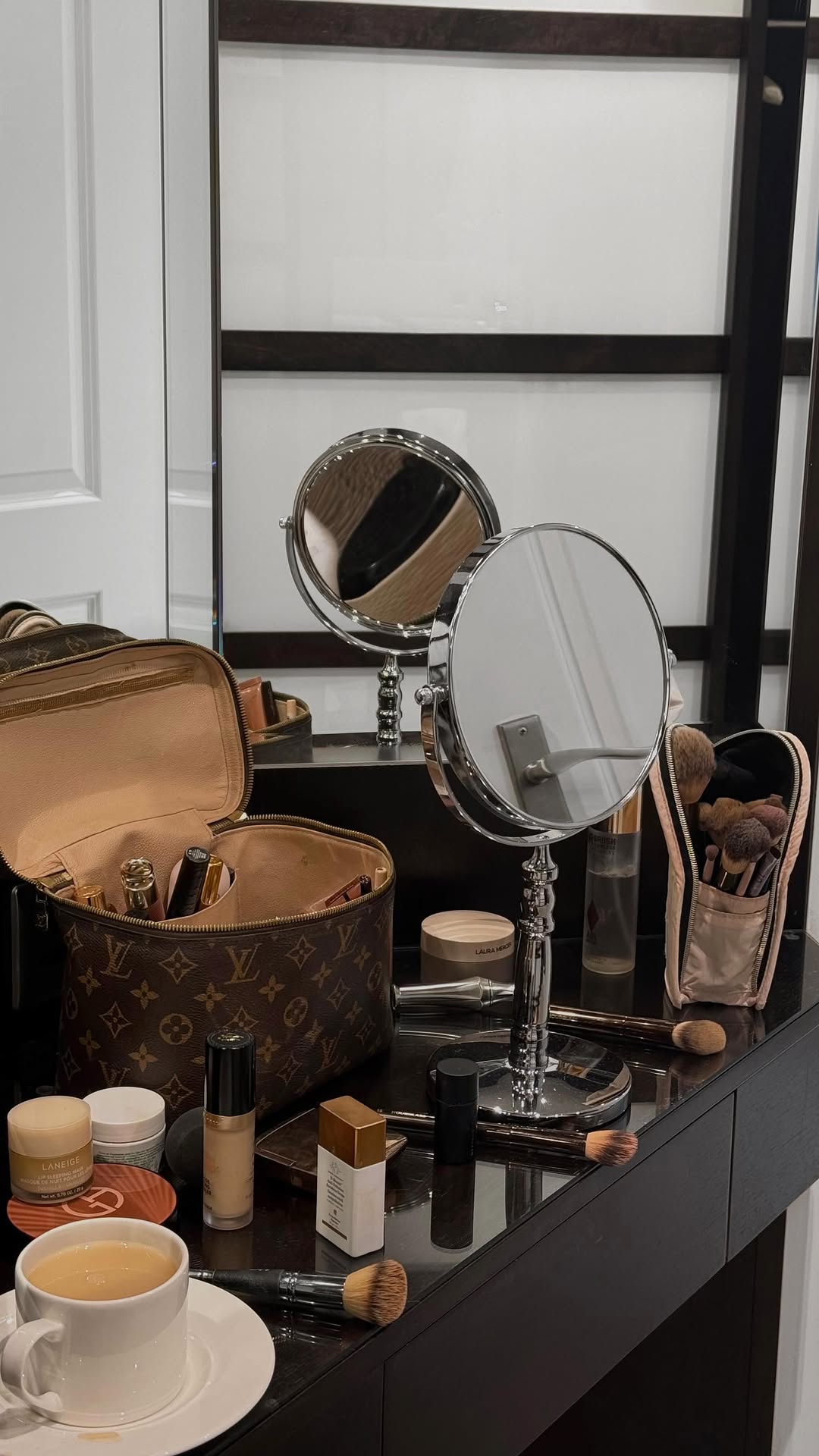 Name a better feeling ๐ค
All products will be linked on my LTK
@isclinical_uk
@narsissist lip balm
@benefitcosmeticsuk brow gel
@rhode glazing milk
@vievemuse skin nova
@armanibeauty concealer
@westmanatelier contour stick
@narsissist liquid blush
@armanibeauty liquid highlight
@charlottetilbury setting powder
@armanibeauty bronzer
@hourglasscosmetics ambient light
@diorbeauty blush
@wonderskin brown mascara
@charlottetilbury lip pencil
@lameruk lip gloss
@charlottetilbury setting spray