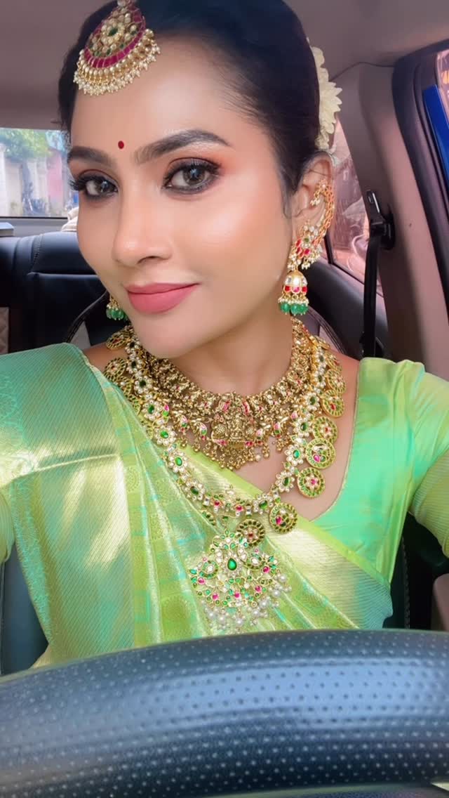 Beautiful makeup @vijiknr and amazing jewellery from @bronzerbridaljewellery 🧿❤️