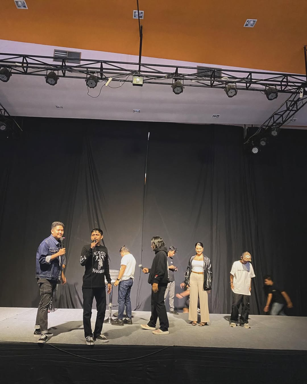 Euforia! Special appreciate post for mas ayip @arif_alfiansyah
My fisrt big stage for stand up comedy!
Thanks for having me❤️