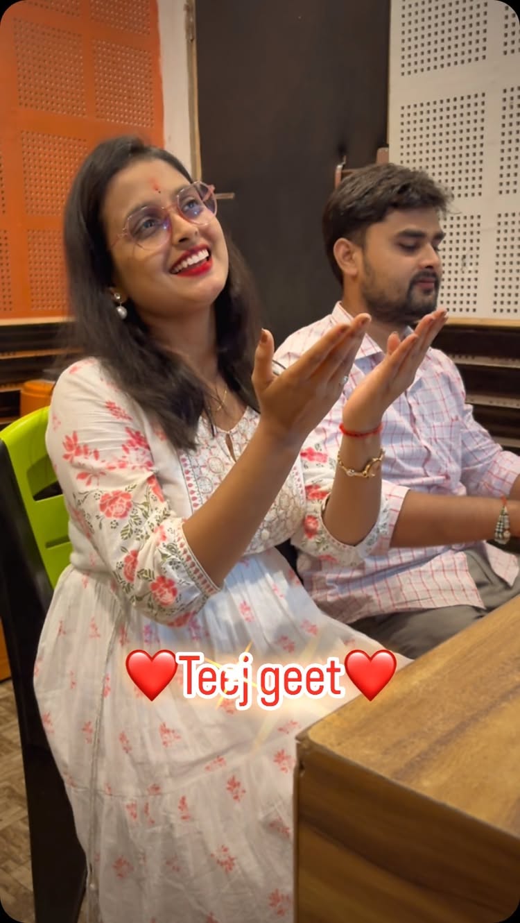 Teej bhukhe jaib naiharava ..❤️❤️#viral #viralreels #trending #trend #viralsong #Trendingsong #foryou #foryoupage #reels #shorts #comedysong #comedyvideo #comedyreels