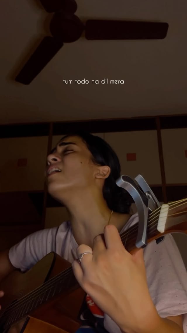 Tum todo na- @ashkinglive @sunidhichauhan5 ๐ฉต
.
.
.
.
.
.
#music #tumtodona #sunidhichauhan #ashking #guitarcover #trending #reelitfeelit #fyp #explore