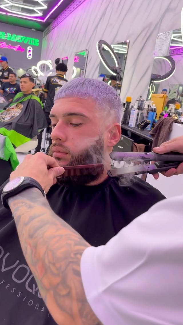 Hellow Welcome Back #orlando
Yes come im ready 4 You
Con Cita o Sin Cita te atendemos pa Este Weekend My Geezy
@the_movie_barbershop @the_movie_barbershop @the_movie_barbershop @the_movie_barbershop
#trapbarber #hair #colorhair