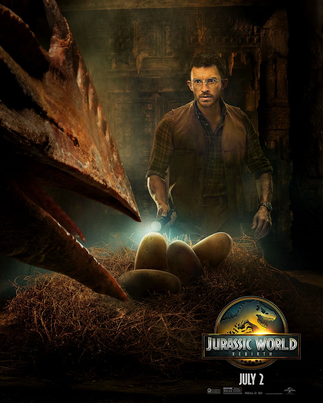 The expert paleontologist. Jonathan Bailey is Dr. Henry Loomis. 👓