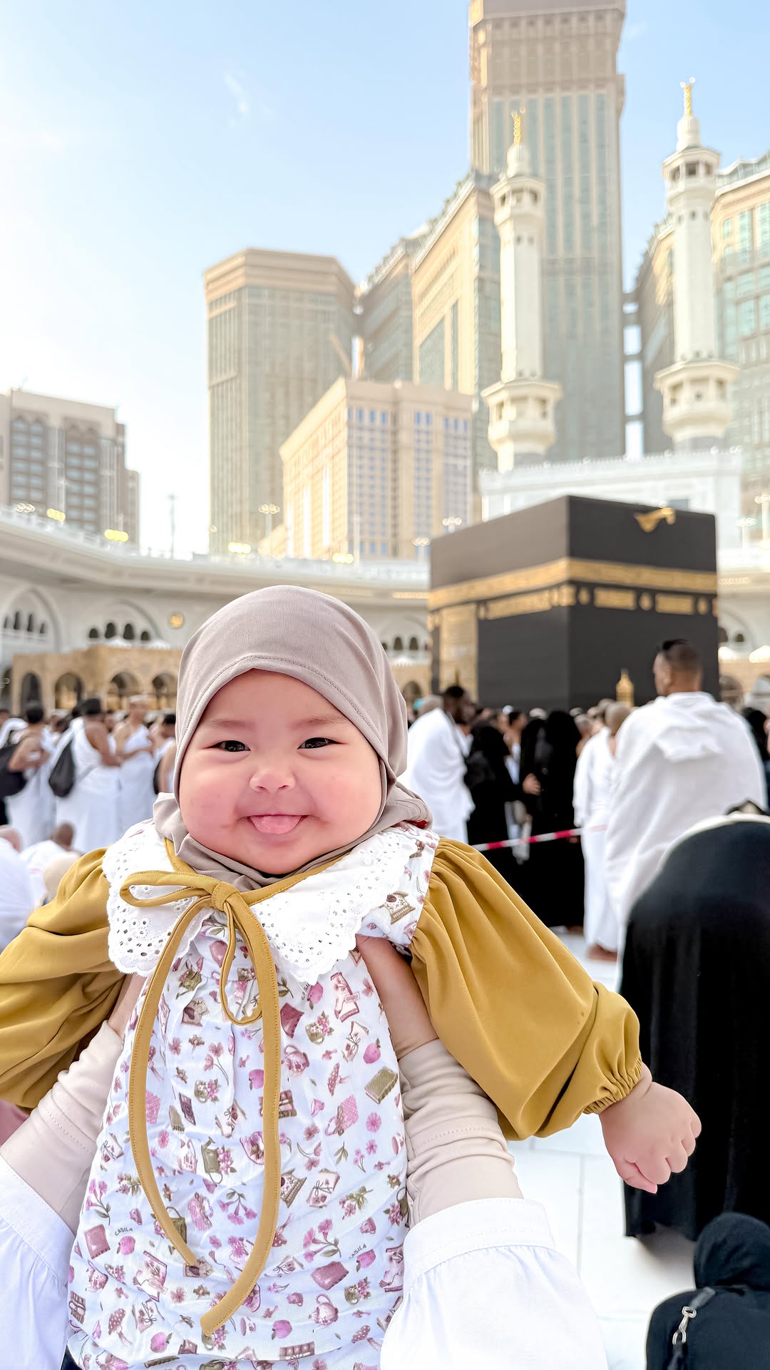 Bersyukurnya berkali-lipat liat Aqila hepiii nyaman selama umroh ditemenin gamisnya @casila_baby 😍
Bonus Aqila makiiin gemesh
Jadi banyak yang mau kembaran 🤏🏻
Produk berkualitas emang JUARA ✨
Siapa mau kembaran juga ??
GRATIS !!
Gamis khusus shaliha usia <5 tahun
Tinggal komen disini
Bismillah mau, Usia anak & domisili
Rezeki yg beruntung akan diumumkan di story @casila_baby🥰🫶🏻
Handled by @hellobcr