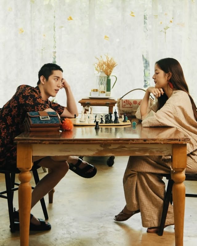 Chasing the heat,and laughing on repeat,
come join us in #FendiSummer
#Fendi @fendi