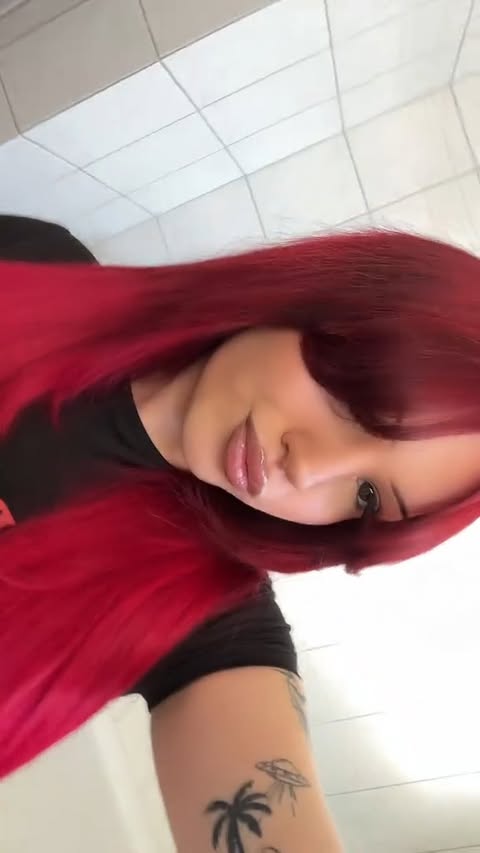Warning: this shade may cause a little chaos. 😉💋 Wrath in full effect on the gorgeous @jessicamaiapinto 😍
#ArcticFoxHairColor #AFWrath #Hair #RedHair #HairDye #VividHairDye #VeganBeauty #CrueltyFreeBeauty
