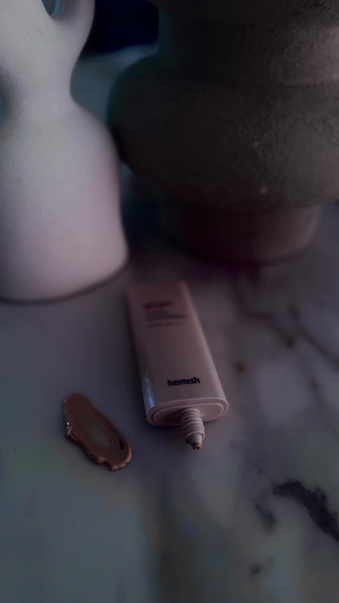 ⁉️ POURQUOI c’est si important d’avoir une skincare safe pour l’acné ?
➡️ Les peaux acnéiques ont souvent une condition appelée “kératinisation excessive”, c’est-à-dire que leurs pores se bouchent plus facilement que la normale .
👎 Donc une crème ou un spf trop riche, mal formulée ou avec des ingrédients comédogènes ? C’est non ❌
☀️ SPF 50
🧴 Texture crème
🚫 Pas d’ingrédients qui bouchent les pores
💪 Et surtout, une bonne protection de ta BARRIÈRE cutanée .
👉 Tu n’as pas besoin de prendre plus de risques avec des produits qui aggravent l’acné.
#spf #skincare #skincareroutine #summer #acné
#bronzage #astucebeauté #crèmesolaire #beautyobsessed #acnetreatment #acneproblems
#acnetips