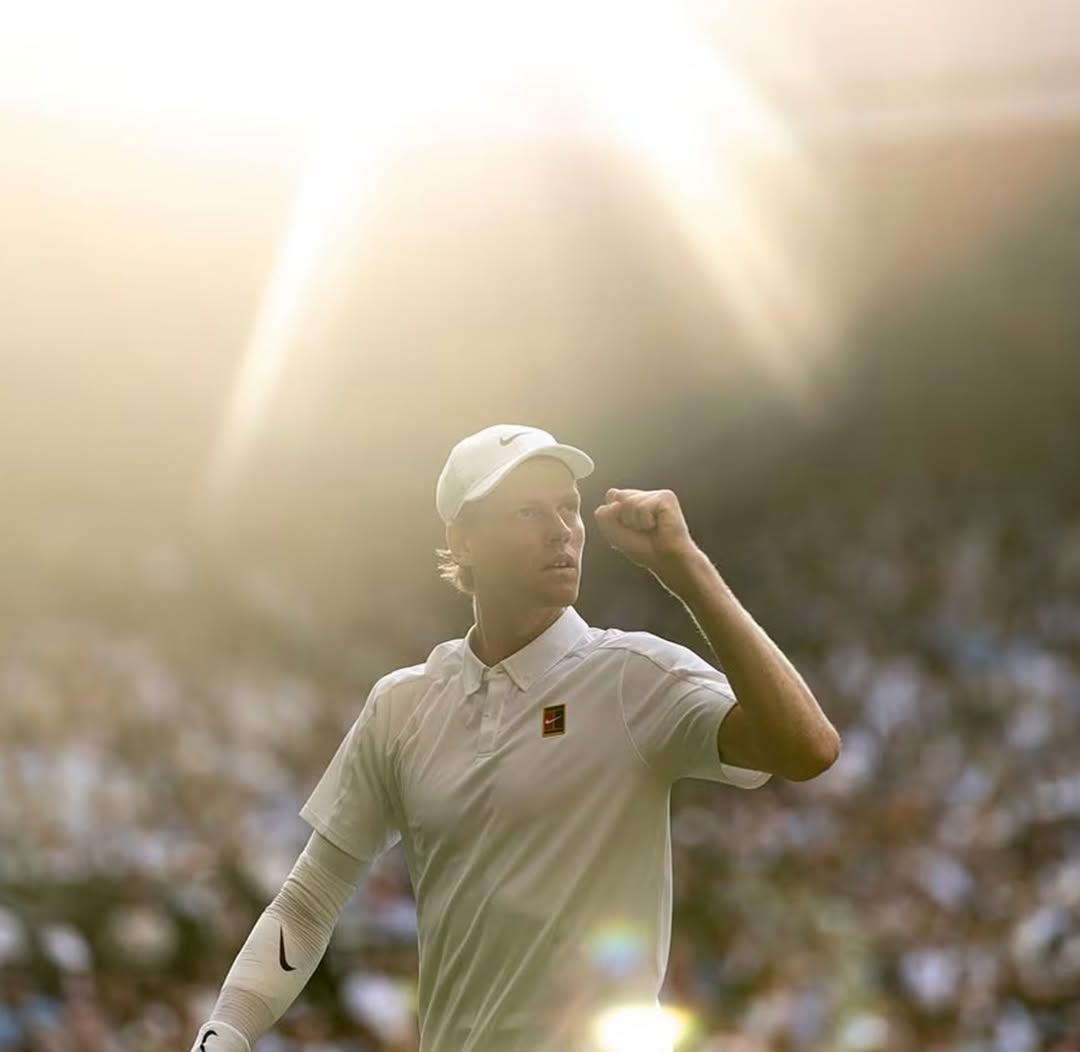 What a weekend watching my two favourites take the crown!
Here’s to @janniksin and @iga.swiatek , my champions! 🏆🎾💚 #Wimbledon2025