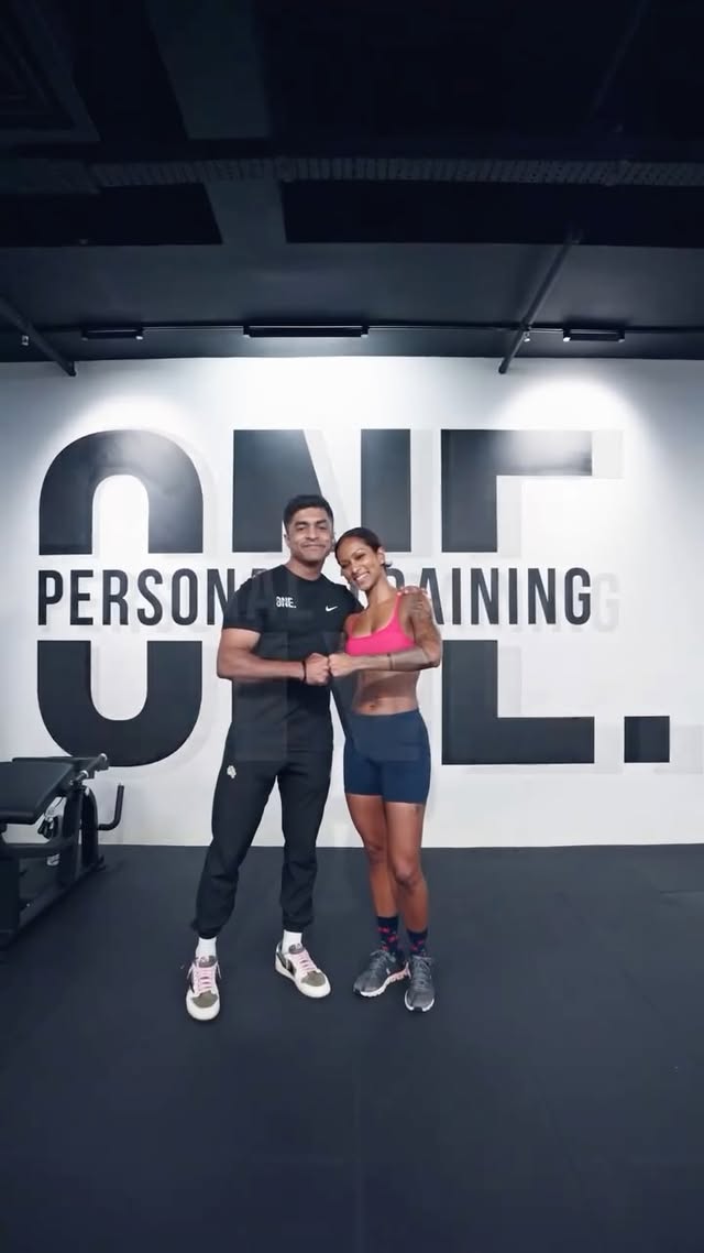 New transformation alert 🚨
Shini, 30s
63kg ➝ 50kg
25.6% ➝ 14% BF
From party nights to meal prep queen, Shini dropped 13kg and over 10% body fat while balancing work, life, and the occasional night out.
She’s proof that with the right habits and the right trainer like @hard2khil, you can have it all. “Don’t make excuses, make progress” - she couldn’t have said it better 💪🏼
Discipline. Balance. Results.
That’s what we do at ONE.