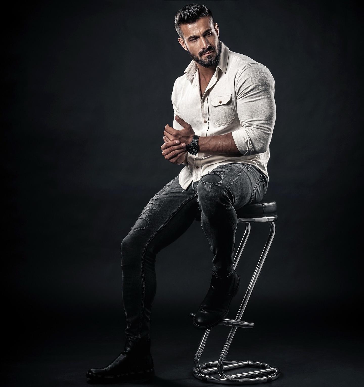 Confidence is silent. Style is effortless. Presence is everything.
-
#MensStyle #confidence #classy #shooting #mensfashion