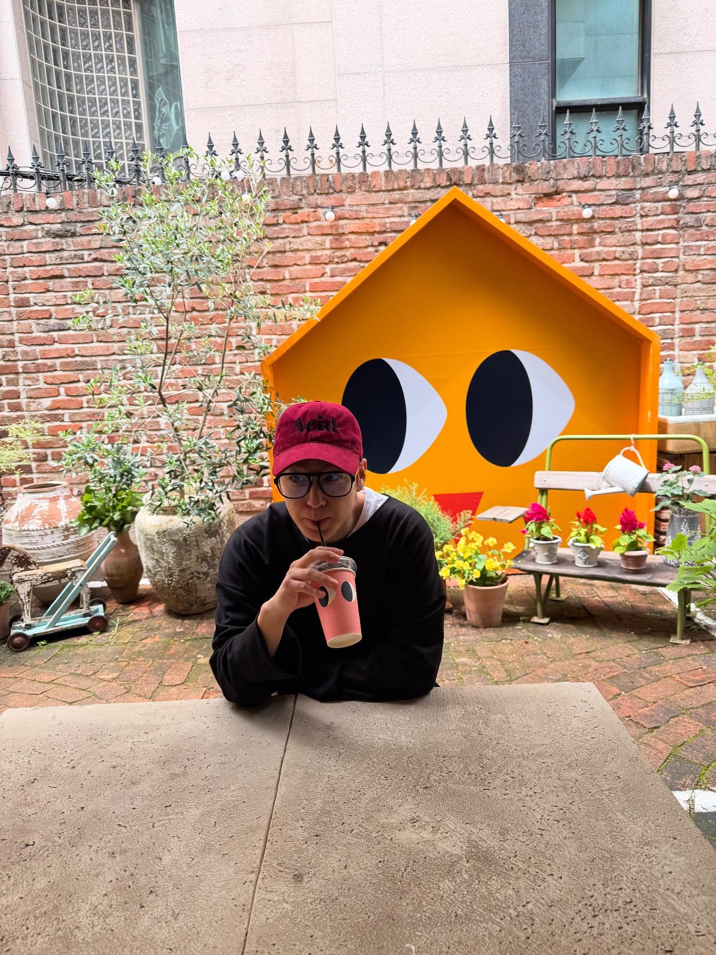 👀