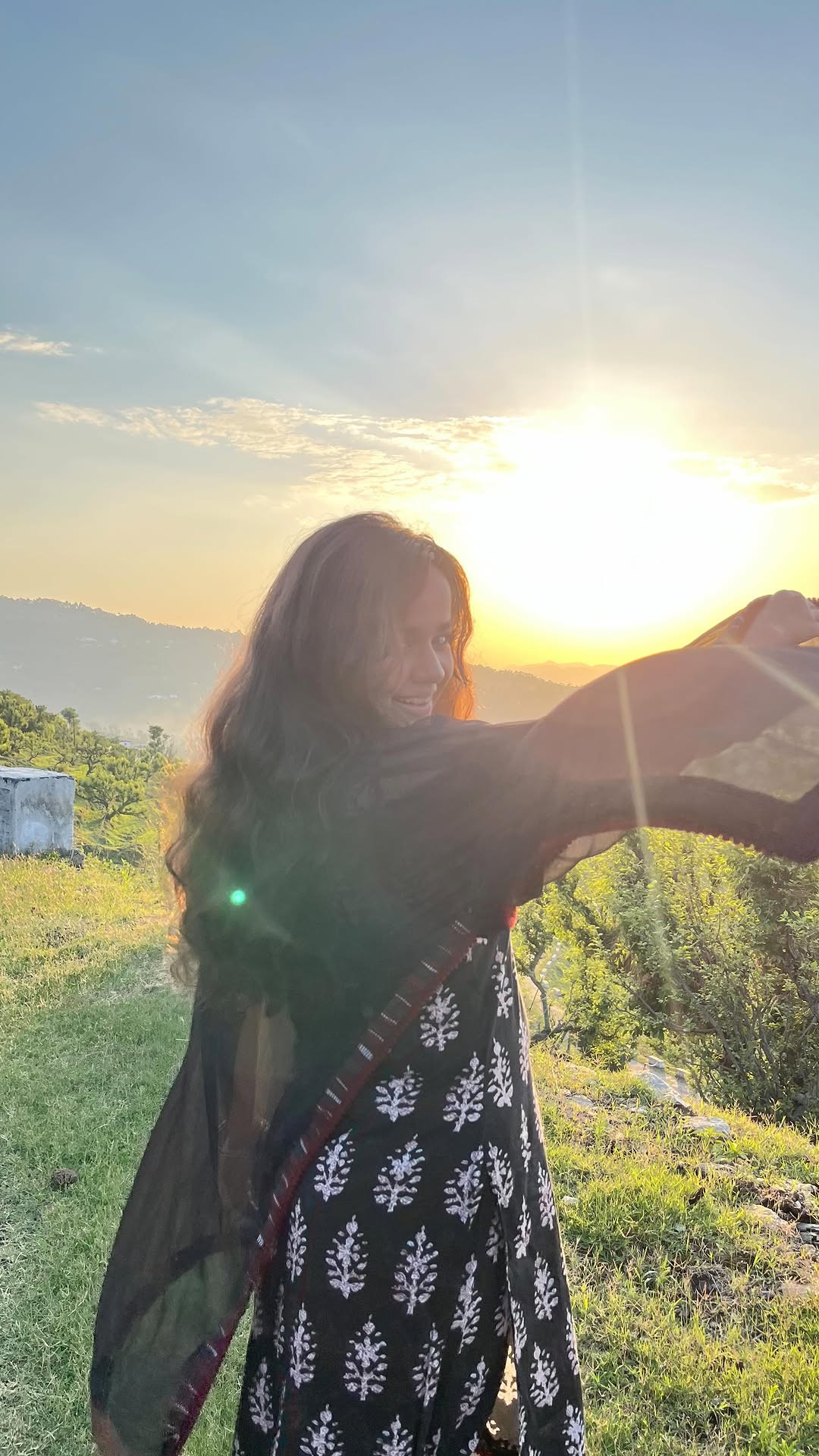 When your outfit, song and location all match the mood ⛰️ 🥰❤️🫶🏻
Thanks to my mini director aka @_anjali_rautela behna – jisko maine 50 baar pareshan kiya 😂🎬❤️ love you 😘
#FalakTak #TransitionReel #KurtiLook #GlowUpReel #DesiVibes #DesiLook #ReelGlowUp #BollywoodFeels #FashionReelIndia #DesiGirlReel
#PahadiGirlVibes #OOTDIndia #OutfitTransition #ReelTrend #ScenicReel #IndianWearVibes
#UttarakhandReels #UttarakhandDiaries #ExploreUttarakhand #VisitUttarakhand #UttarakhandTourism #IncredibleUttarakhand #UttarakhandBeauty #TravelUttarakhand #HiddenHimalayas #MountainReel #HimalayanVibes #PahadonMein #NatureAndStyle #ReelWithAView