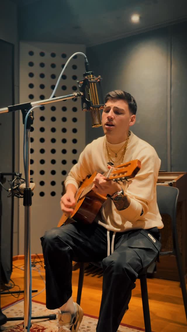 No supero esta canciรณn, ya escuchaste CONFUSIรN?
#musica #losherrera #acustico #cantante