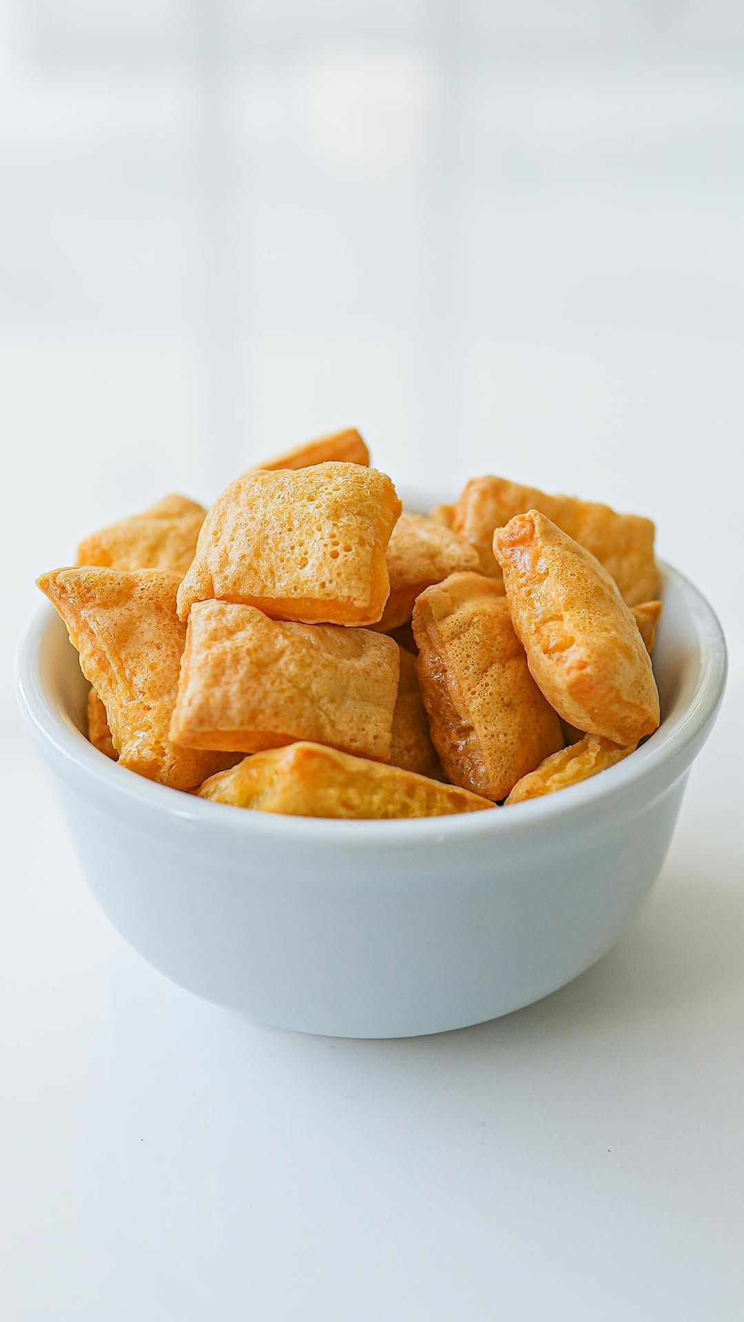 Menos de 200 calorias e 2 ingredientes 😱
Se você gostou, manda para uma amigo que também vai gostar!
Esse petisco leva menos de 10 minutos para preparar e pela simplicidade entrega muito mais que o esperado.
Fica tipo um snack de “pão de queijo” crocante (lá vem os mineiros nos comentários).
Se você gostou guarda esse vídeo para não perder a receita.
Ingredientes
1 ovo
4 colheres de sopa de goma de tapioca (40g)
Temperos a gosto
Opcional: 1/4 de xícara de queijo mussarela ou parmesão ralado.
Siga o passo a passo do vídeo para preparar.
Antes de ir, lembre de compartilhar o vídeo com um amigo!
#comidas #comida #receitafacil #receitasfaceis #receitaspraticas #receitapratica #receitas #receita #receitasfit #receitafit #receitasaudavel #receitassaudaveis #comidadeverdade