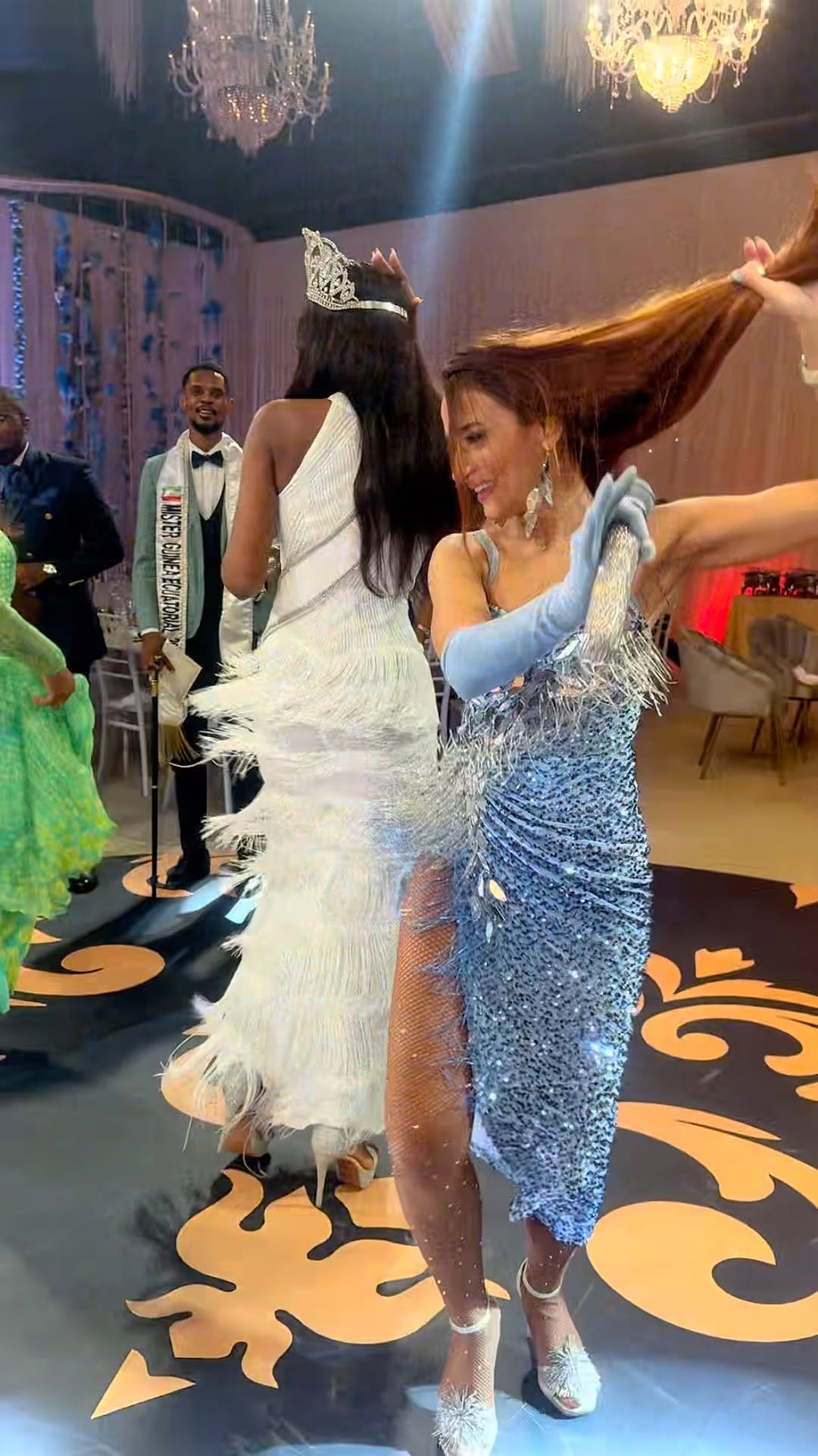 Africa, you were incredible! What an honor to perform at the President of Equatorial Guinea’s birthday celebration!😍
Huge thanks to the entire team-band, dancers, and choreographer-for making this show unforgettable. Love you all!🩷
#nojoom_support #equatorialguinea
#africa #liveperformance #missguinea
#goodvibes #happybirthdaymrpresident
#travelafrica #africavibes #performer #dance #stagemoments #internationalartist #carolinaksinger