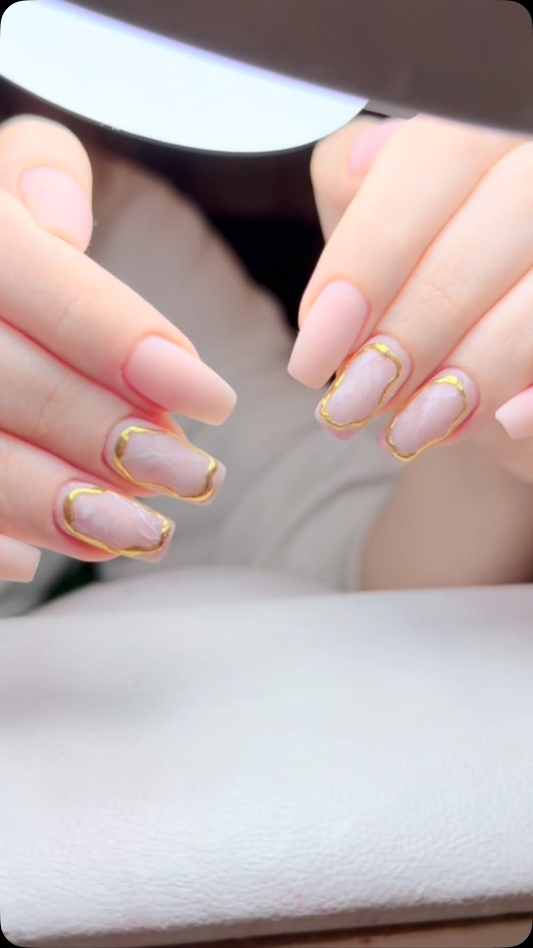 Nailbar farkıyla Jel tırnak💅🏻 💗
☑Tüm uygulamalarınız uzman nail artistlerimiz tarafından yapılmaktadır.....
☑Tamemen el emeği nail artlar, hiçbir yerde bulamayacağınız oje ve süsleme çeşitleri...
☑Sizleri de mutlu müşterilerimiz arasına; Nailbar ailesine katılmaya davet ediyoruz....
☑Bilgi ve randevu için dm den yazabilir veya 0530 624 52 27 nolu telefondan bize ulaşabilirsiniz... •
•
💅 #nails #nail #fashion #nailart #nailpolish #naildesign #nailextensions #proteztirnak #proteztırnak #proteztırnakeğitimi #proteztirnakistanbul #proteztirnakbakirkoy #proteztırnakflorya #jeltirnak #jeltirnakistanbul #jeltirnakbakirkoy #kalicioje #tirnakdizayn #tirnakbakimi #tirnaksüsleme #ojesizgezmeyenlerkulübü #tirnakyeme #tiktok