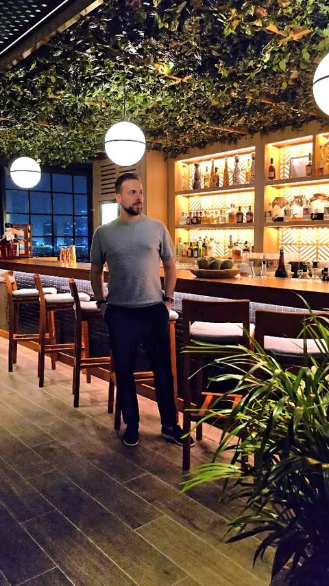 One of my favourites 🌟 🇵🇪
Thank you @aboveelevendubai 😎
#aboveelevendubai #aboveeleven #aboveelevenrooftopbar #marriottpalmjumeirah #sponsored #ad #hautetraveling