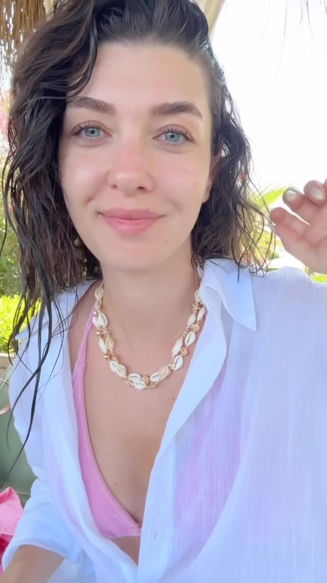 Pazar sabahı.. 🩷
Deniz sonrası..🎐
Tabiki makyaj yok,filtre yok güneş var! ☀️
🧴🐚🤿🌸
#reklam