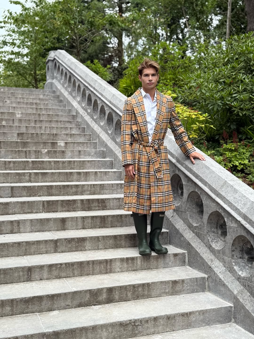 Wait I would actually make such a good prince 🇮🇪