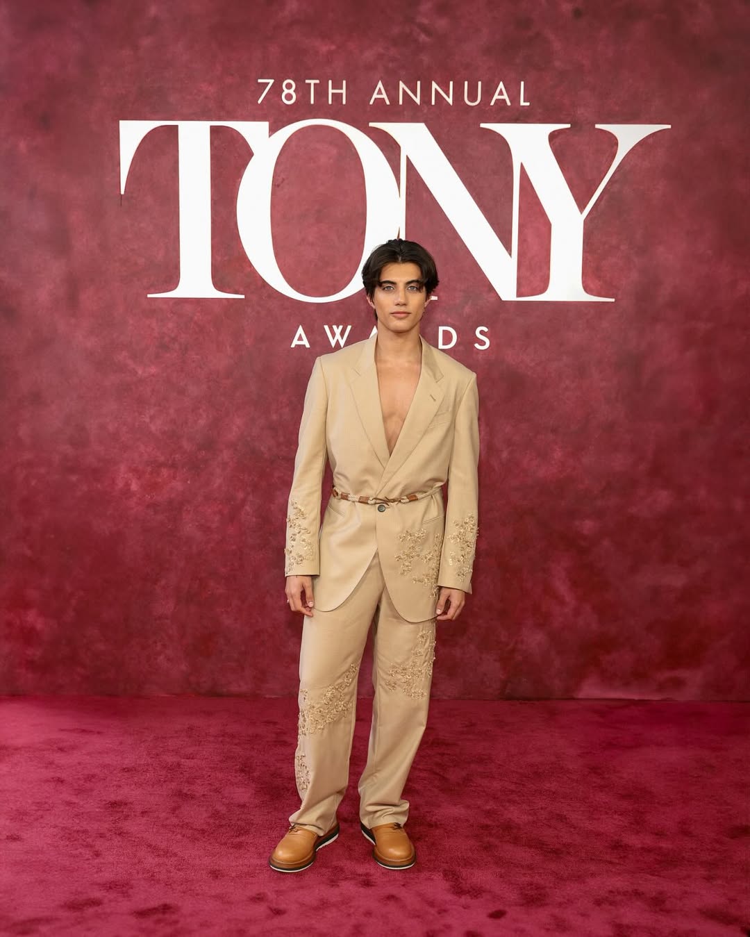 Back in New York for my first Tony Awards with @tirtir_global ❤️
Suit and Shoes: @emporioarmani SS/25 runway
Grooming: @ryann.carter
Nails: @thatsme_erica
Camera: @fredericblindow
With special thanks:
Lyla Kim @kimggi
Haelee Park @hae1ee_
@tirtir.global
#TonyAwards #lostlabs