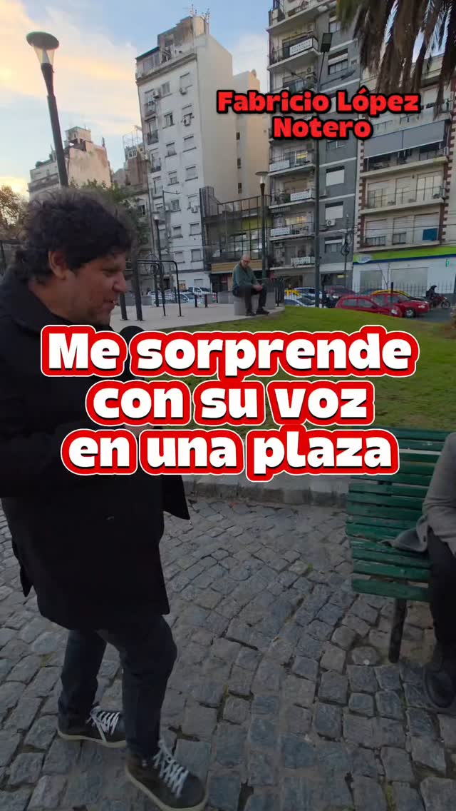 Me sorprende con su voz en una plaza #cantante #plaza #voz #increíble #sorprende #FabricioLopezOk #fabriciolopeznotero ##FabricioLopezlocutor ##fabriciolopezentrevistas #humor #fabriciolopeznotas #notero