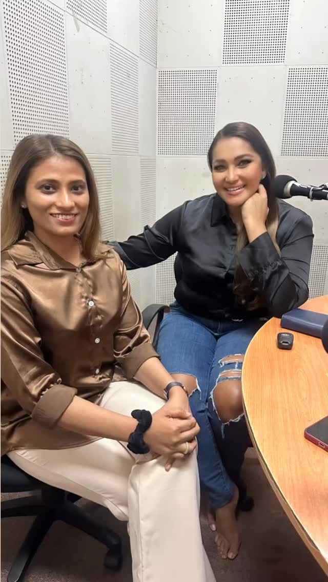 Thank you @sherrythahir for inviting me on your show #ItMyLife on @radiosrilankalk 💖 really had fun n didn’t feel the time pass.
#interview #radio #grateful #slbc