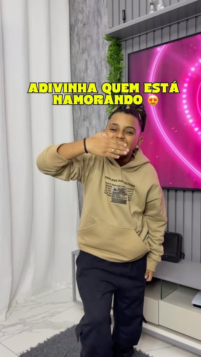 Quem está namorando ?👀
.
Feliz dia dos namorados para todos os apaixonados 😍
.
.
#reelsi̇nstagram #trend #reels