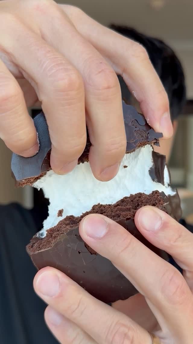 Black Marshmallow Cake at the Convenience Store in Korea 🇰🇷