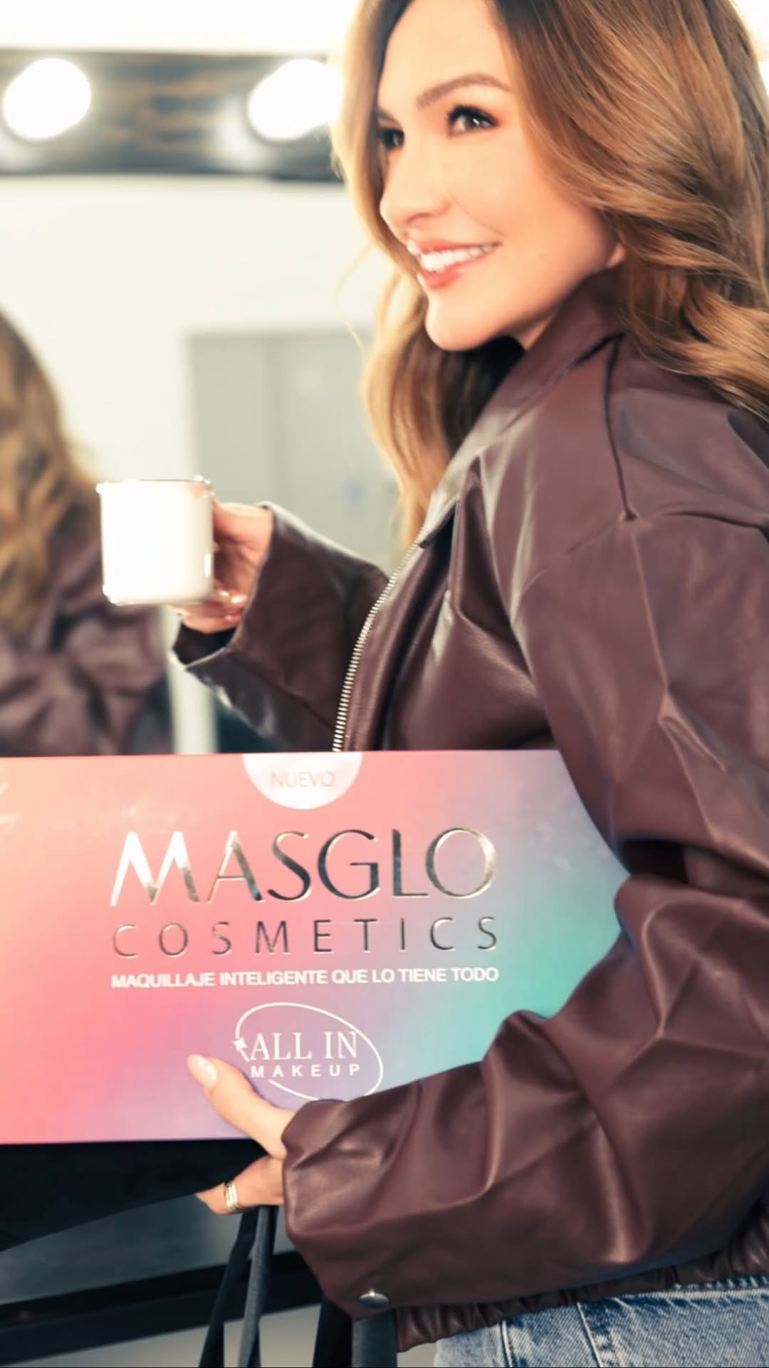 Gracias Masglo Cosmetics por invitarme a sentir el placer del amor propio, e iniciar una conversación tan importante para las mujeres sobre el placer y el maquillaje, dos actos que me recuerdan el deseo de reconectar conmigo misma, de reconocerme y de disfrutar plenamente de quién soy. @masglo_oficial
#MásGlow #PlacerDelAmorPropio #MasgloCosmetics