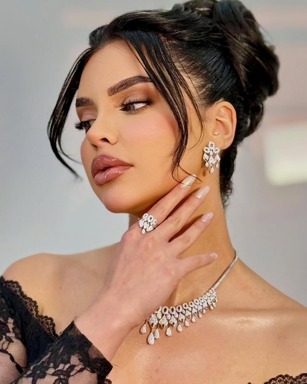 اهداء الأغنية ل أعداء النجاح موتواااا 😎
Make up by @sa.artist9
Hair by @asmahane_coifeuse
#farah_razem #فرح_رازم #فرح_رازم_أفضل_وجه_إعلاني #فرح_الجزائرية #فرح_قسمة_ونصيب #فرح_بلا_حدود