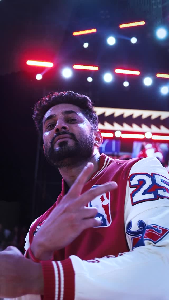 𝑨 𝑴𝒂𝒔𝒕𝒆𝒓𝒑𝒊𝒆𝒄𝒆... @arvindkrishna5 lit up the #BUDXNBAHouse with his performance at the 3v3 Celebrity Game! 🔥
#NBAHouse #NBAIndia #Budweiser #BudweiserIndia #BudX #YoursToTake #DistrictbyZomato #Lifeinyourdistrict