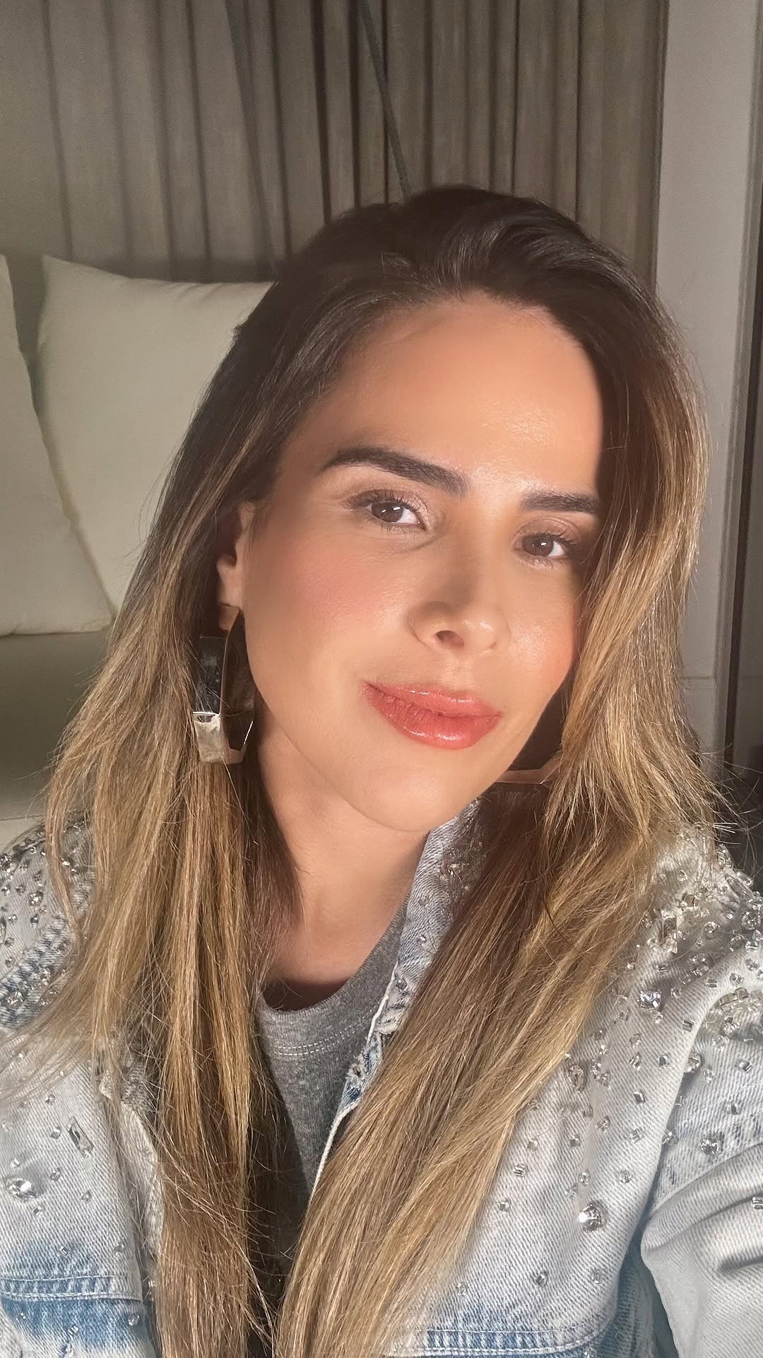 É hoje! O EP WAN2K25 chega à meia-noite em todas as plataformas! 💿❤️💃
Esse projeto nasceu como um aperitivo, uma celebração nostálgica… mas cresceu, ganhou força, e virou um EP com 11 faixas que marcam minha história, e a de vocês que gostam do meu trabalho.
De “Amor, Amor” versão MTG a “Apaixonada Por Você” com @tatygirl, esse EP é um presente cheio de releituras, surpresas e amor pela música. Foi divertido, emocionante e transformador. Espero que gostem de tudo que preparei para vocês!
