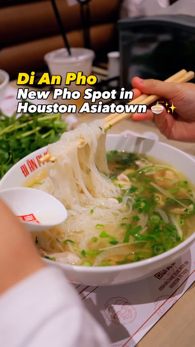 A New Pho Spot in Houston Asiatown 🍜✨! Located in Little Saigon (west of Chinatown), Di An Pho just opened up and they’re doing 50% off all of June for their soft opening. I got to try their signature pho bo (beef) and pho ga (chicken) — both were really good. The noodles are fresh, the broth is super clean and flavorful, and the meat is tender and high quality. I don’t usually go for chicken pho, but I really liked it here! If you’re in the area and craving something warm and comforting, definitely give this spot a try. Go soon before the deals are over!
📍: @dianphorestaurant (Little Saigon, Houston)
🥩: Pho Bo (Beef Noodle Soup)
🍗: Pho Ga (Chicken Noodle Soup)
👇🏼 TAG SOMEONE WHO LOVES PHO!