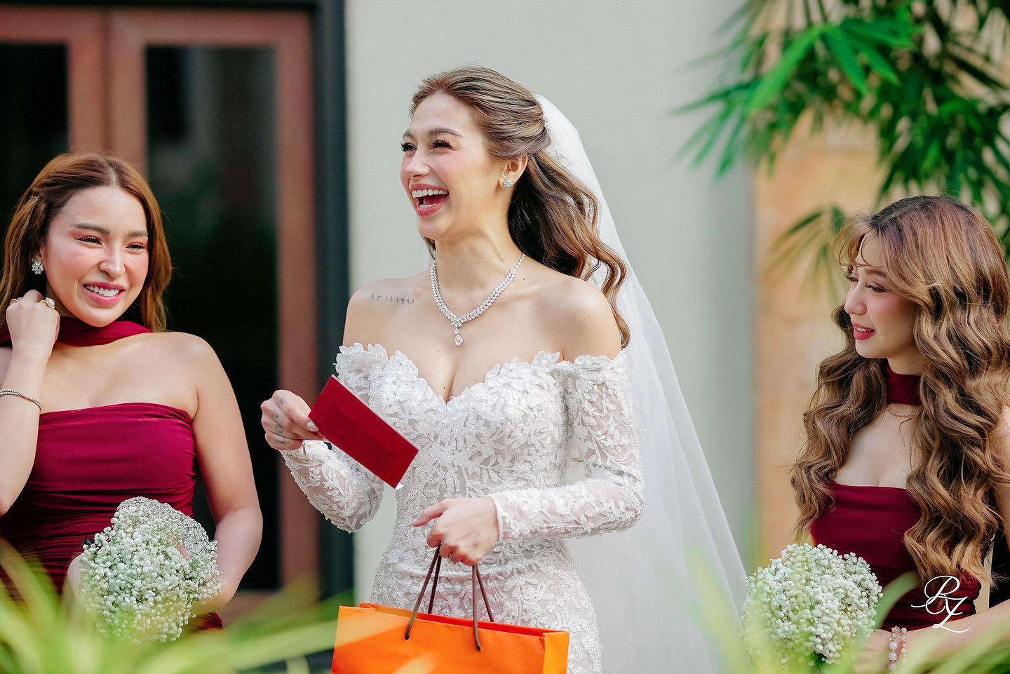 Do Lai Nab 🤍
So happy for u and we love you MRS. PARKS! 👰♀️