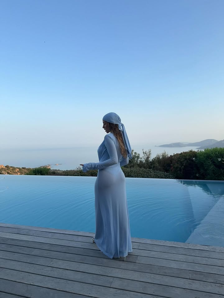 Tout quitter pour cette robe @manuriclothing 💜
Produit offert
