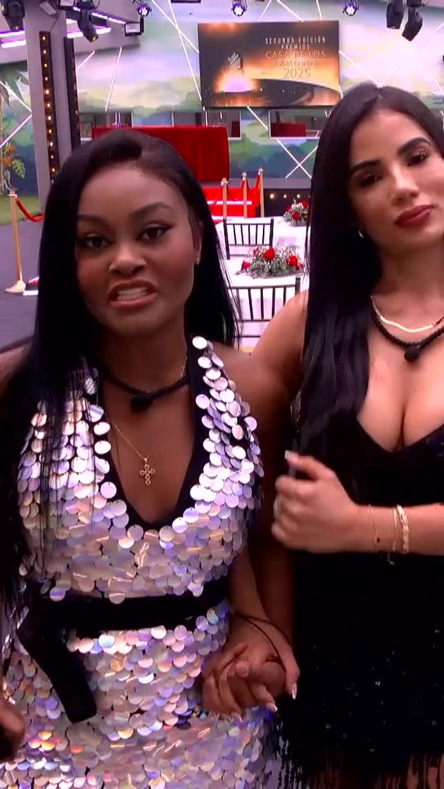 La Jesuu, al notar que Karina no recibió ningún galardón en los premios de #LaCasaDeLosFamososCol, le dedicó el suyo y las dos se conmovieron. 🥹😲🏠
Sigue viendo las 24 horas en vivo de #LaCasaDeLosFamososCol2, descargando la app Canal RCN. 📲🎥🔥