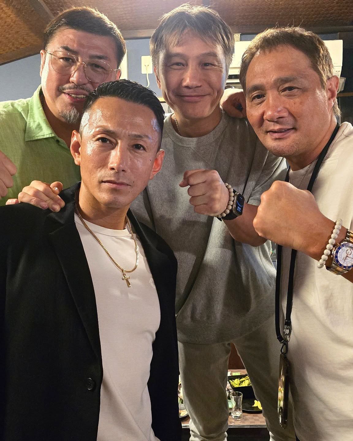 素敵な会に参加させてもらった
竹原さん畑山さん大嶋さん
ガチンコ世代なオレ
メチャメチャ嬉しかった
子供の頃のオレに伝えてあげたいよ
大人になったらこの先輩達と飲めるんだよって
さぁお酒抜こ