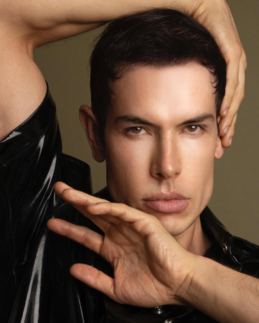 โ ๏ธ
Total Look: Enrico Bompani @enricobompani @bompaniofficial
Hair: Il Barbiere @ilbarbierenar
Ph: Rodrigo OL.
.
.
.
.
.
.
.
.
.
.
.
.
.
.
.
.
.
.
.
.
.
#mensfashion #menswear #menshair #modamasculina #lรกtex #magazine #modelos #actor #marcofuriase #mensstyle #estilo #estilomasculino