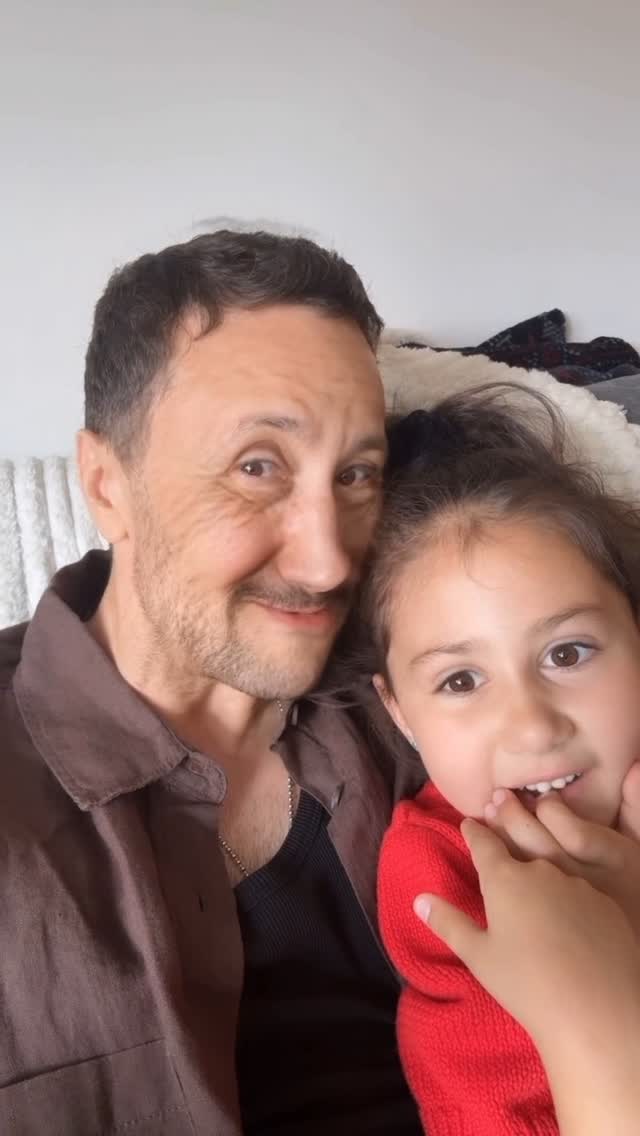این روی بابا شاهرخو دیده بودین تاحالا؟ 🙄😁😂🤣
.
سرگرم کردن کودکان خود را به ما بسپارید 🦦🦖🤣
.
.
#شاهرخ_استخری #استخری_فمیلی