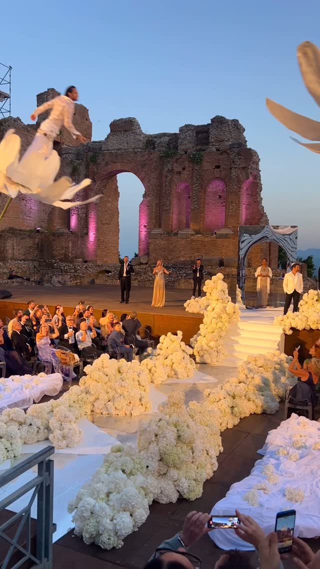 Watching my best friend of 11 years say ‘I do’ in Sicily’s ancient theater was pure magic — a moment I’ll forever hold in my heart. 🇮🇹 @its.nikko
#sicily #Taormina #whitelotus
