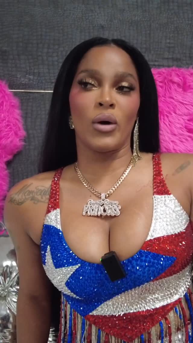I caught up with #JoselineHernandez in Puerto Rico and she spoke about looking up to #IvyQueen, #VicoC, and #LaIndia — and she dropped an exclusive: she’s working on a documentary about growing up in Puerto Rico and More! 🇵🇷 Watch the full interview at the link in my bio 🔥
@IvyQueenDiva @yosoylaindia @soyvicoc @joseline
#JoselineHernandez #Exclusive #PuertoRico #LatinaLegends