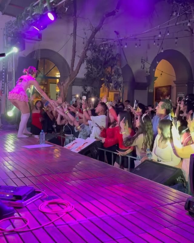 Se acabó mi primer tour 🤍 muchas tiaras y 7 ciudades, a seguir creyendo en mis sueños conectando con más gente que le gusta ser REAL 💌