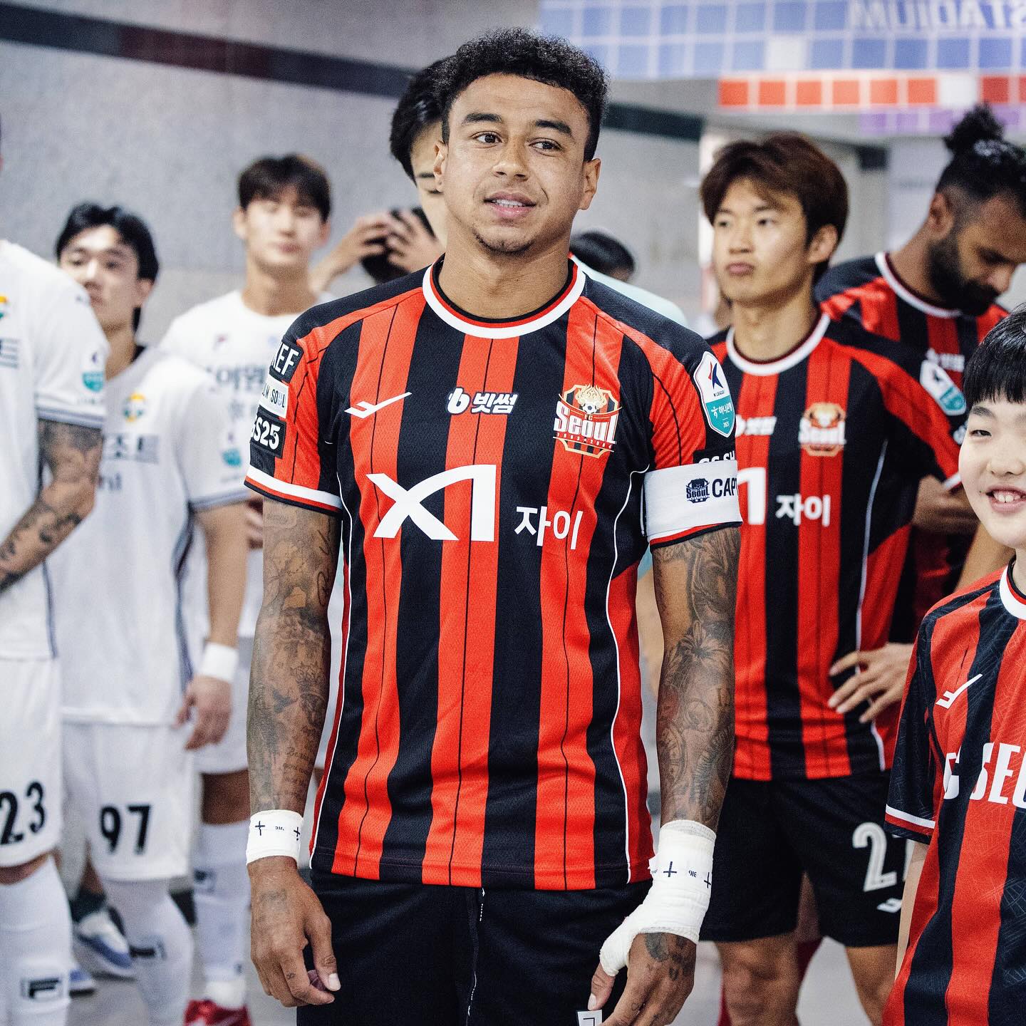 Let’s keep fighting and believing. Big game Saturday so let’s go @fcseoul 🫰🏾❤️
계속 싸우고 믿자. 토요일 큰 경기니까 가자 @fcseoul 🫰🏾❤️