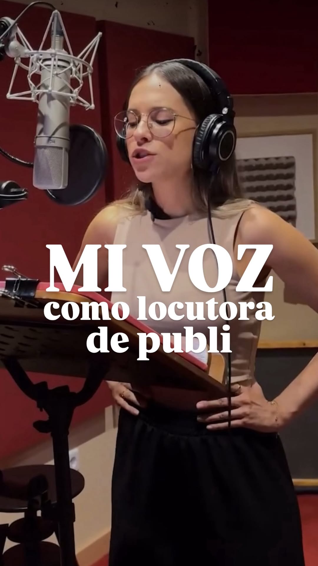 Oye!! Que yo sigo siendo locutora de publi y actriz de doblaje eeehh🎙️ muchos pensáis que lo dejé y estoy segura de que muchos otros no tenéis ni idea jajajajaj
Aunque haga bastantes más cosas también sigo trabajando de esto porque me encantaaaaa🤍