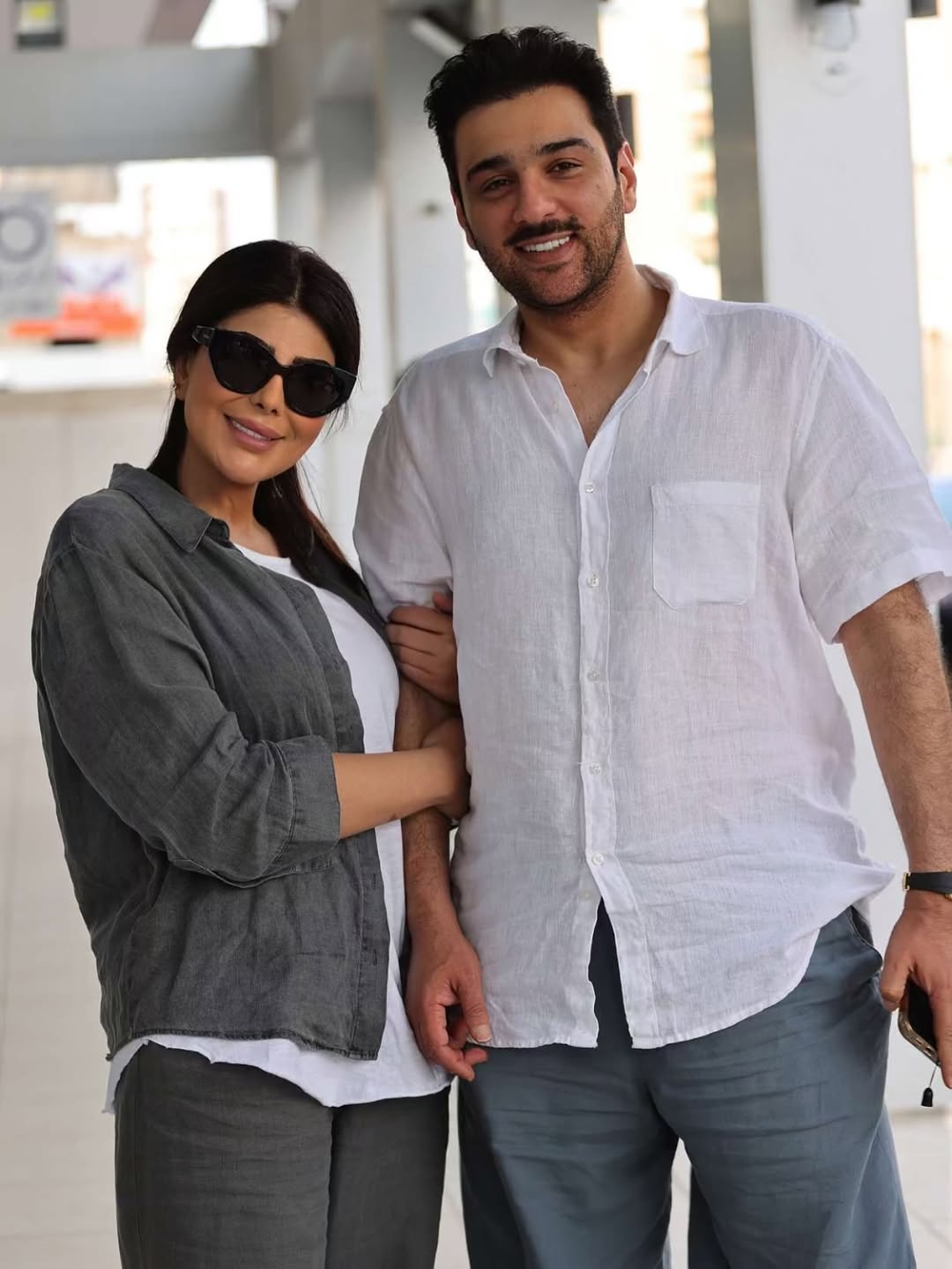 ياسندي وعزوتي وبكل نجاح داعمني
@shehabaljowhar ❤️❤️❤️
من كواليس تصوير مسلسل #اثر_بارد .. انتظروني بشخصية د. سعاد 🩺