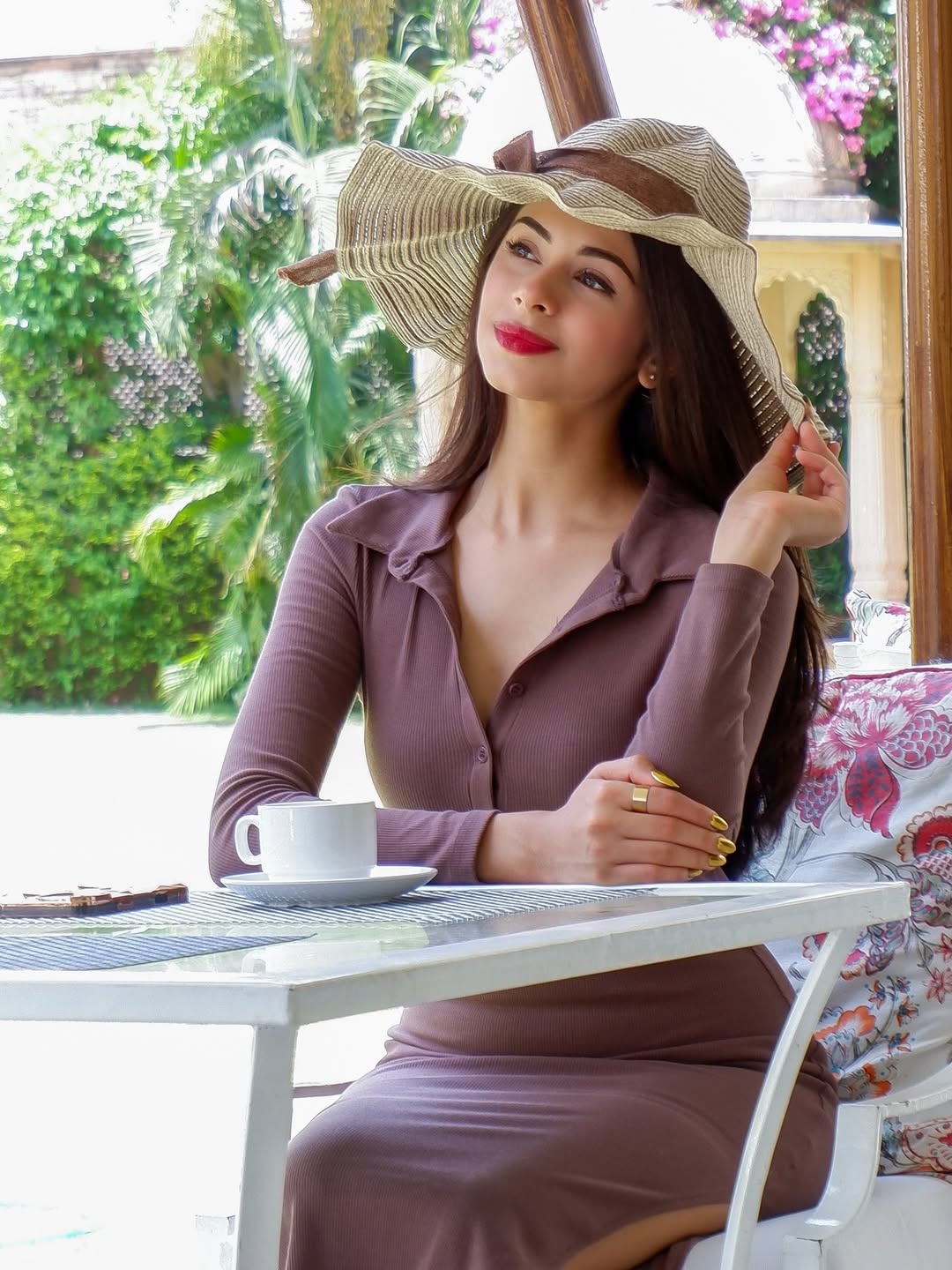 Sippin’ tea in my Sunday hat,
Stared outside and just sat sat sat 😌
#Sunday #Sippin #Tea #OOTD #HatVibes