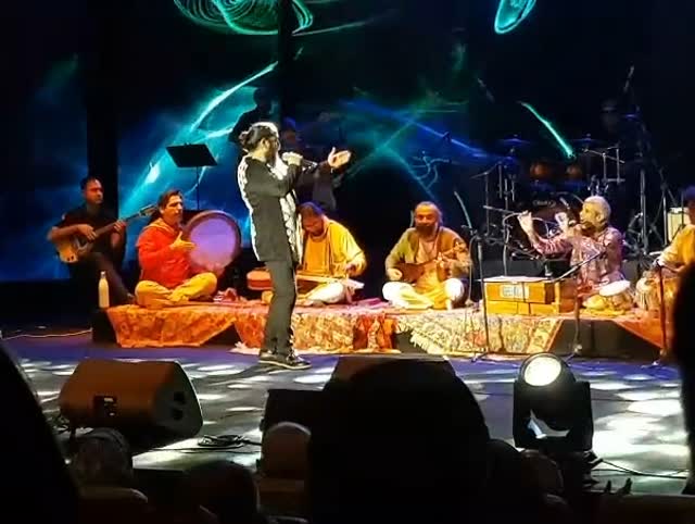 .
باز آمدم چون عیدِ نو، تا قفلِ زندان بشکنم
وین چرخِ مردمْخوار را چنگال و دندان بشکنم …
#بازآمدم#کنسرت#کنسرتvip#ارکستر_بزرگ#کاخ_نیاوران#۲۸-۲۹خرداد#روزبه#روزبه_نعمت_الهی#عشقین#نفسین#ملت_عشق
فروش بلیت
www.melotik.com
.
@udayramdas
@pavanmusicworld
@amanomanish