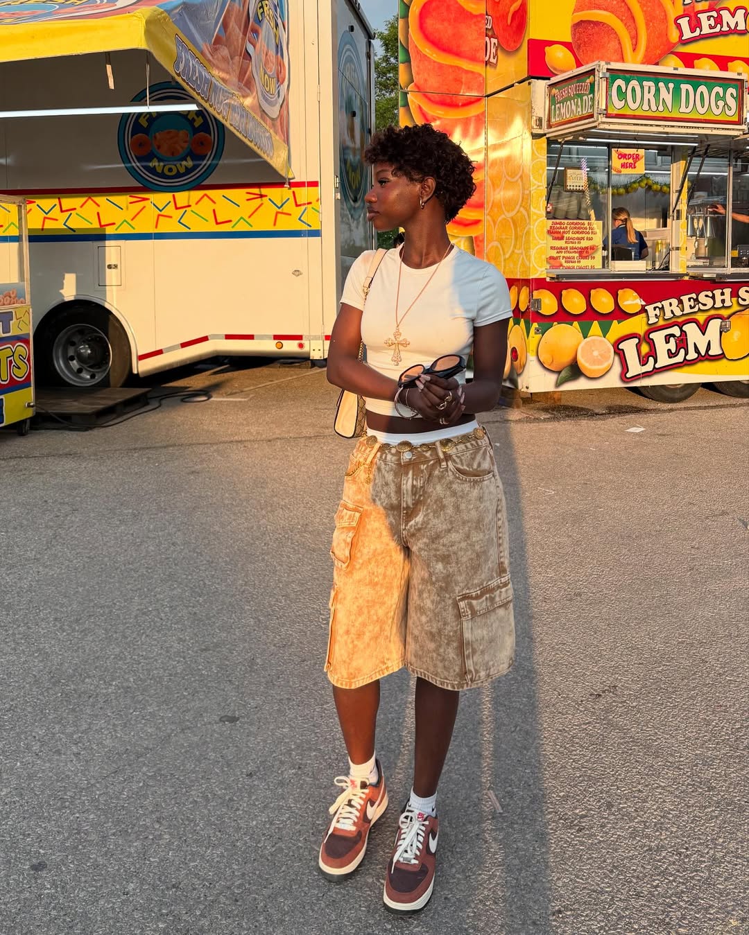 In your city looking good
.
.
.
.
.
#explore
#jortsoutfit
#jorts
#inspo
#summer
#foryou
#black