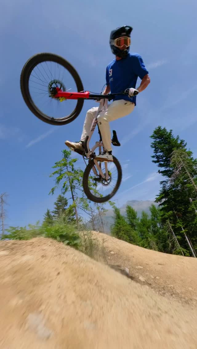 Favourite section at home in @osttirolbergtirol โ So sick to see that my local @bikeparklienz is part of the @gravity_card which includes 30 bikeparks across 7 countries๐๐
๐ @wibmer_studios
#nature #reels #viral #fpv #drone #mtb #mtblife #bikelife #bikepark #landscape